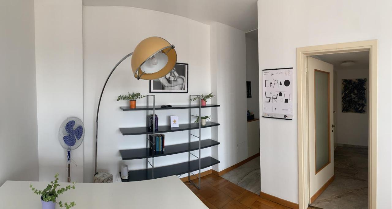 Monolocale Con Vista Su Milano Apartment Bagian luar foto